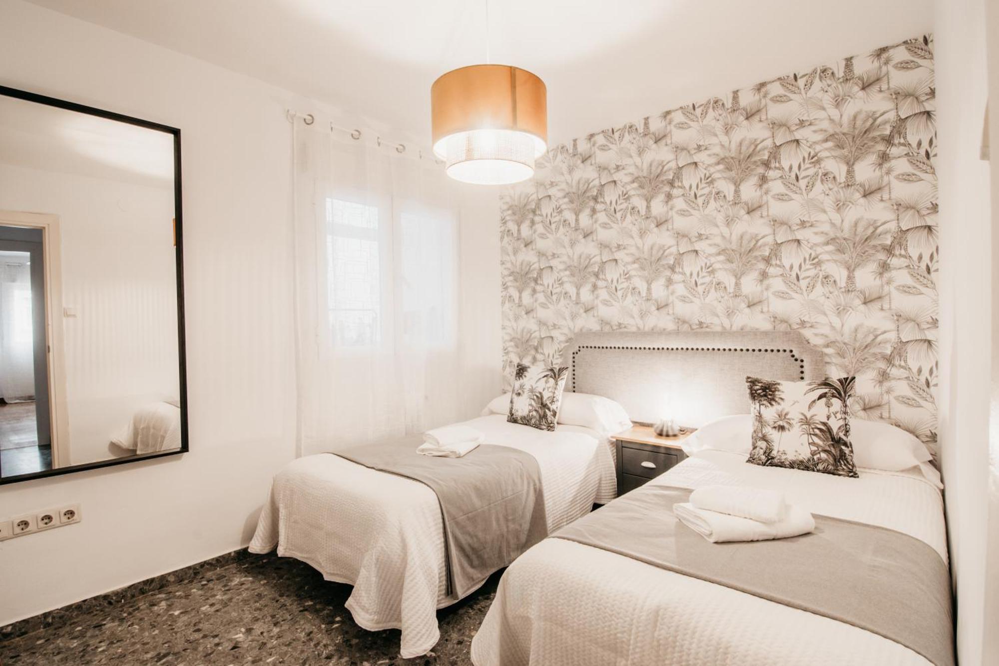 Tuguest Maria Luisa Apartment - Free Parking Granada Buitenkant foto